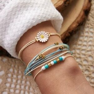 3/$30 💛 Daisy Beaded String Bracelets